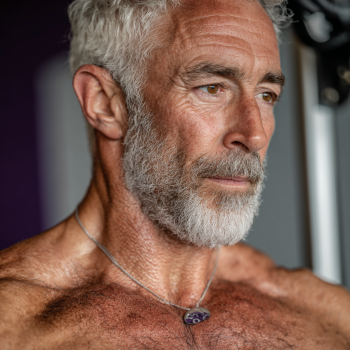 Idős emberek csoportos edzésen vidáman